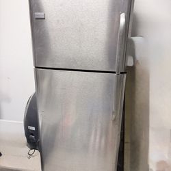 Frigidaire 20cu Ft Refrigerator 