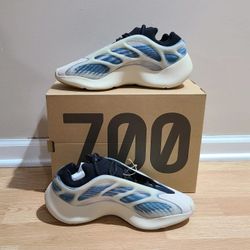 Yeezy 700 Kyanite 