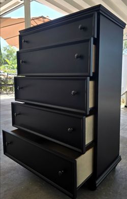 Beautiful small dresser.