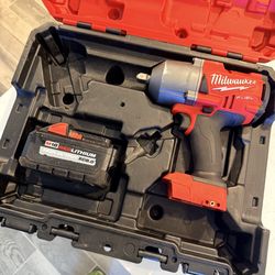 Milwaukee M18 Fuel Impact Wrench / 8.0 battery