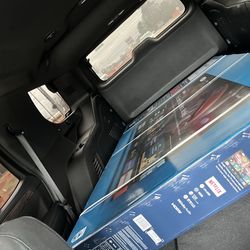 75 in Roku smart tv freshly new shipped