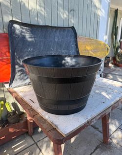 Barrel planter pot