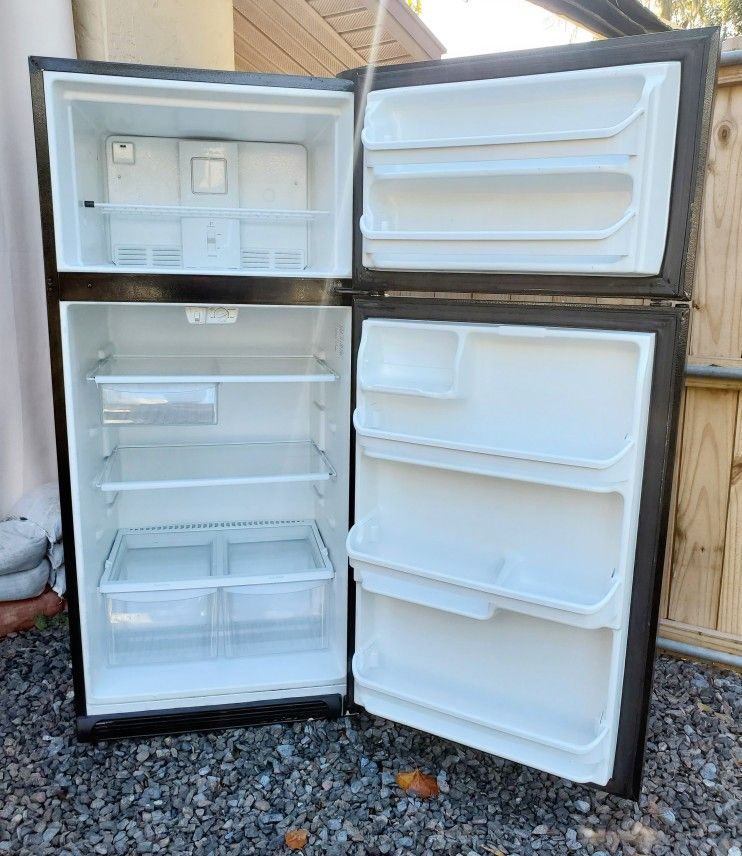 "Frigidaire" Black Refrigerator in Great Condition