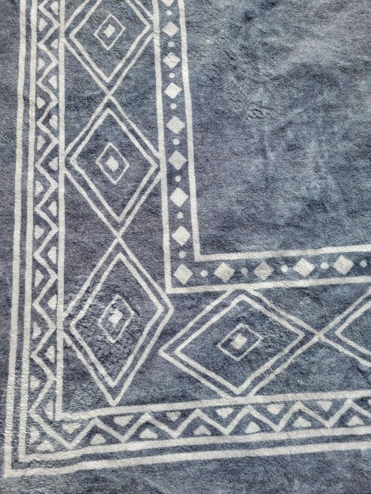 8 / 10 washable area rug.