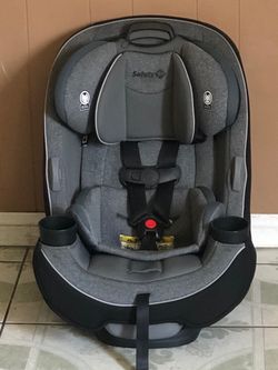 PRACTICALLY NEW SAFETY 1ST CONVERTIBLE CAR SEAT!!!!