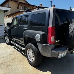 Black 2006 H3 Hummer