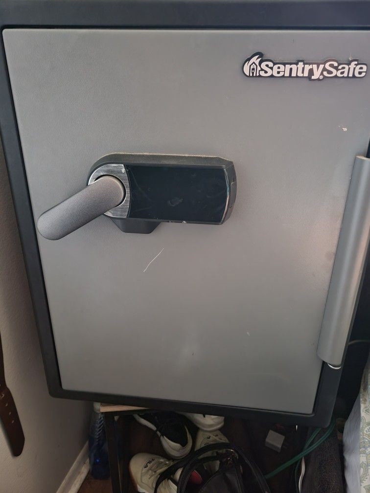Touchscreen Digital Sentry Safe