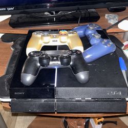 PlayStation 4 W/3 Controllers 