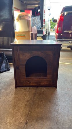 Cat House/ Litter Box