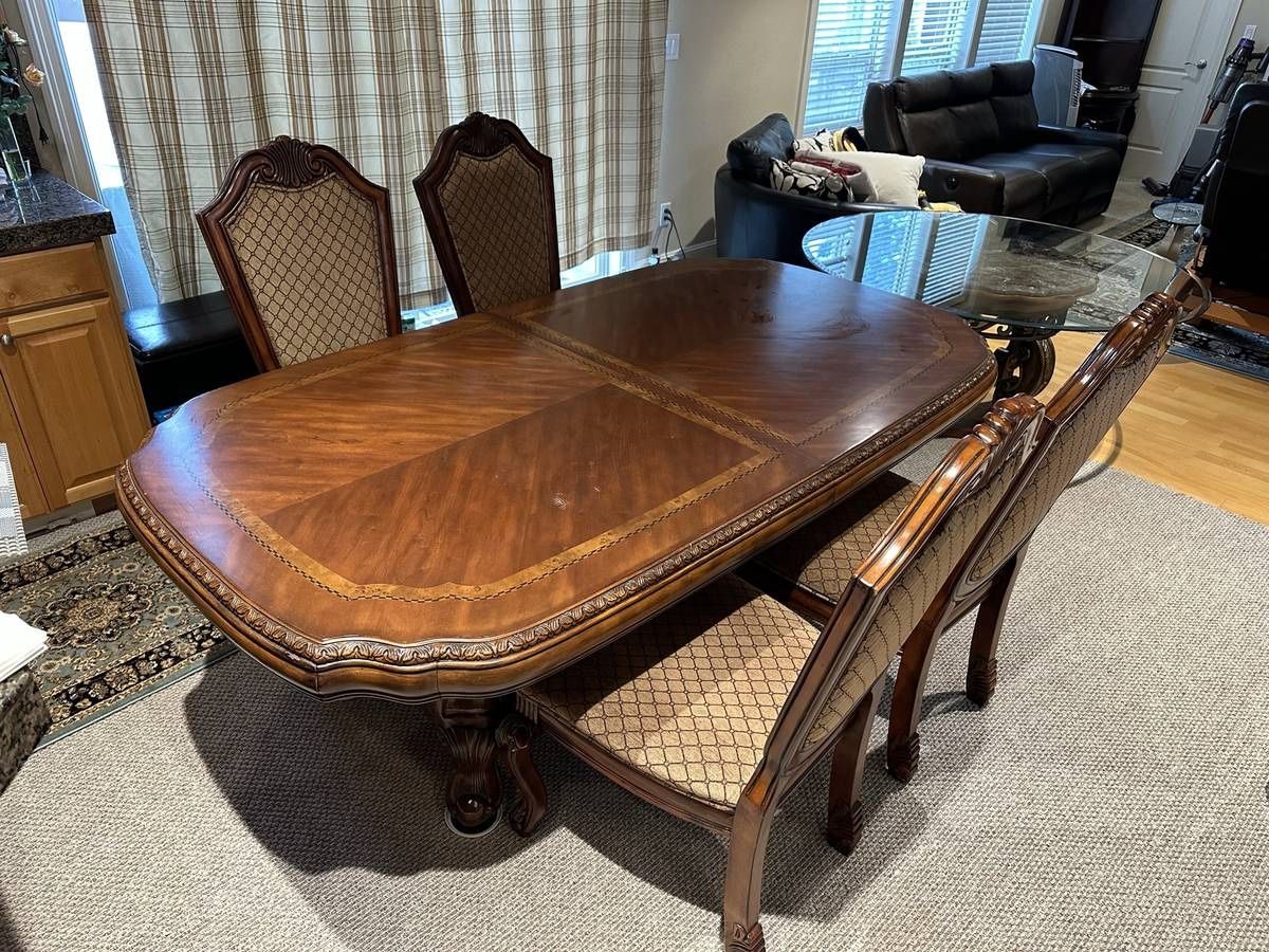 Higher quality Michael Amini dining table with or without chairs