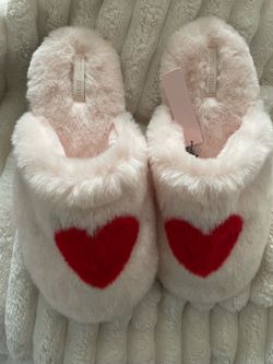 🩷 NEW Victoria’s Secret Cozy Fuzzy Slippers w/ Tags – Super Soft! 🩷