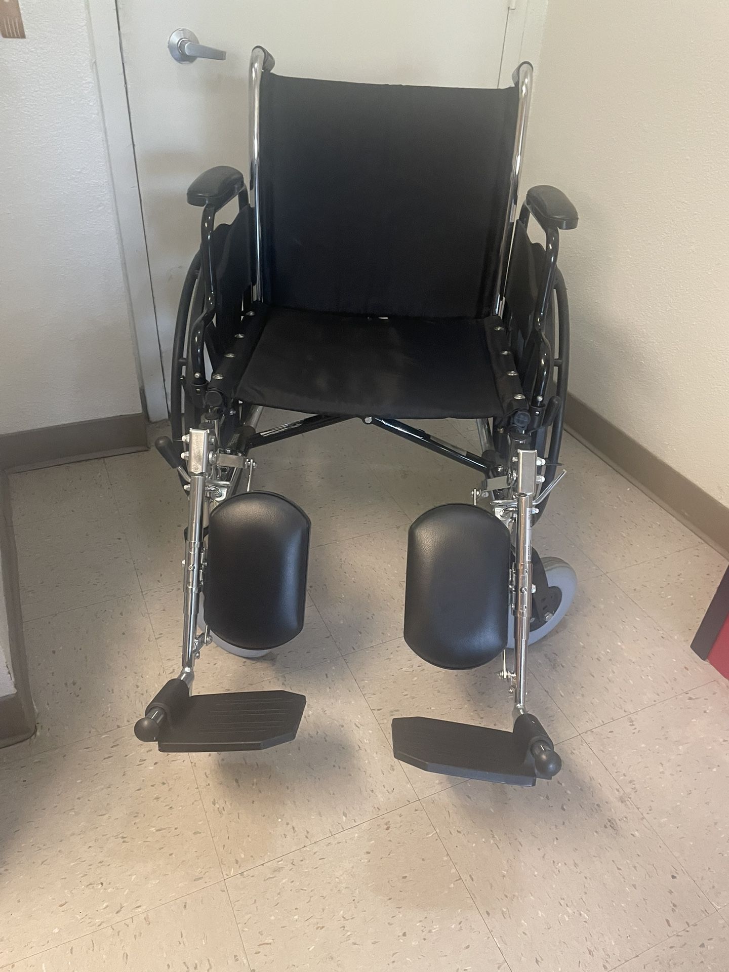 Heavy Duty. Wheelchair. New. Exelente 300. Lbs Capacity