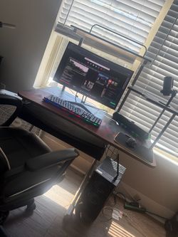 Gaming PC Desktop Setup