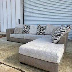 2-Tone Gray Sectional Couch
