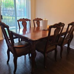 Real WOOD Dining Table/ 5 Chairs!