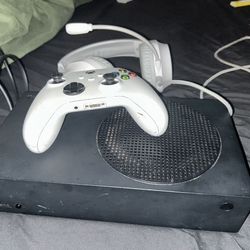Xbox Series S 1TB (Black) + Controller + Headset - Great Condition