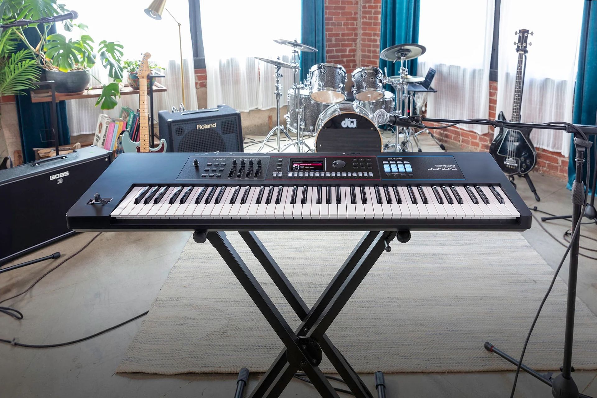 Roland Juno D8