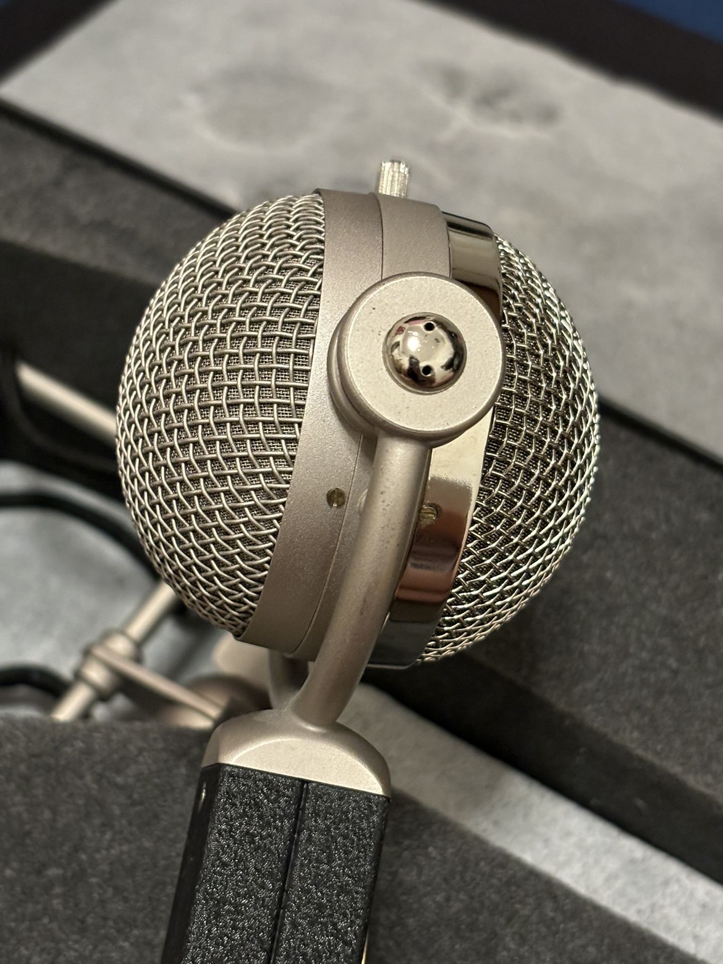 Blue Dragonfly Vintage microphone made in Latvia - www.ice4pros.com.br