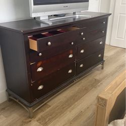 Bassett Solid Wood Dresser And Nightstand