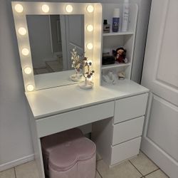 Vanity W/ Drawers And Lighted Mirror