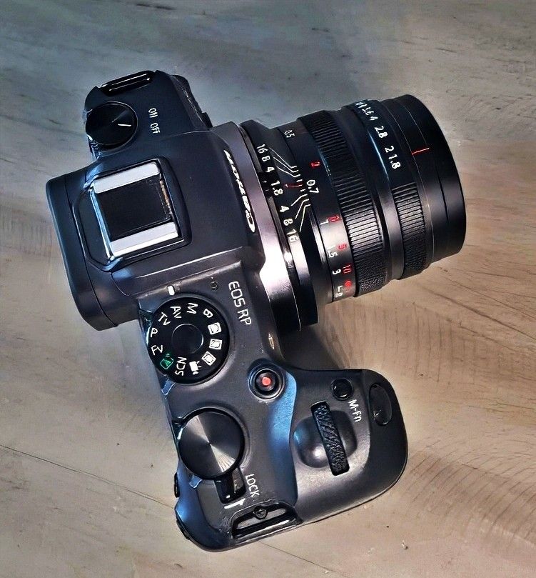 Canon RP with LENS