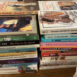 Mixed lot of 50 books romance and mystery 