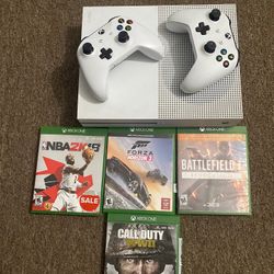 Xbox Box One (2 Controllers )