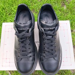 Alexander McQueen read Description 
