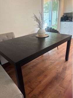 Dining stable