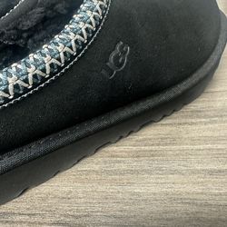 UGG TASMAN SLIPPERS • BLACK • SIZE 5 (BIG KID)