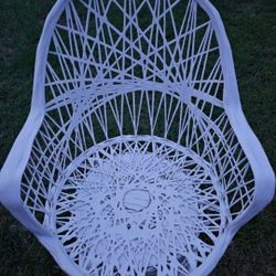 One Mid Century Modern Russell Woodard Spun Fiberglass Chair