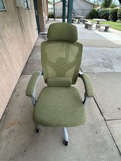 Green Office Chair with Armrests & Foot holder