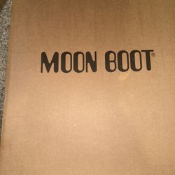 Brand new MOON BOOTS