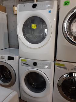 Electrolux front load washer and dryer set in excellent conditions with 4 months warranty