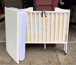 Foldable Mini-Crib
