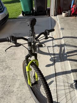 Vitesse Mountain Bike with Neon Fork