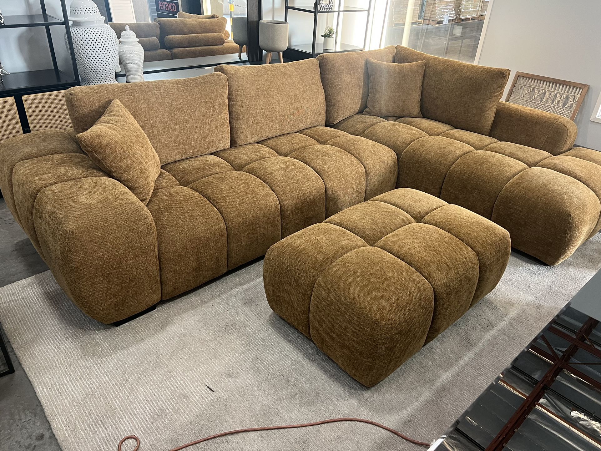 New Comfy Luxury Sectional With Large Arms. 120x80x35H. Brown, Grey Or Beige. Free Delivery!