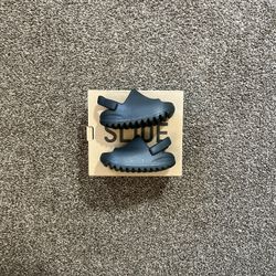 Adidas Yeezy Slide Dark Onyx Size 6K