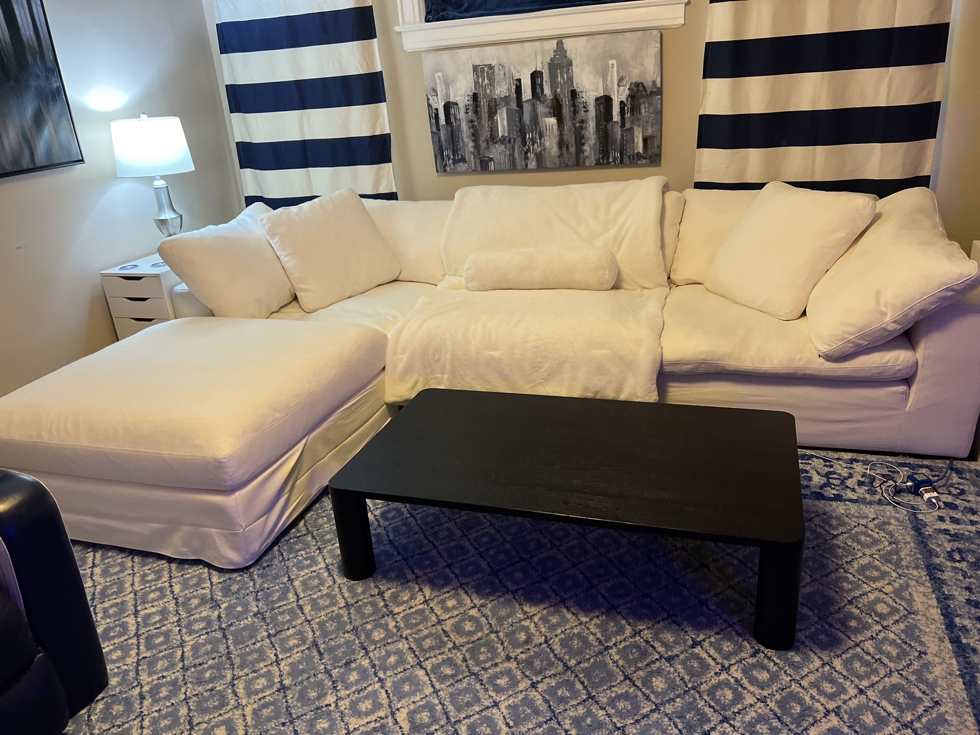 SUNDAYS MOVIE NIGHT SOFA (4 Piece)