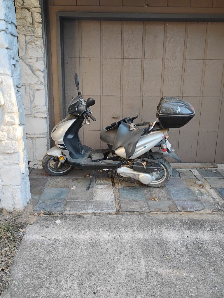 2014 SSR 150CC Scooter Not Running Clean Title