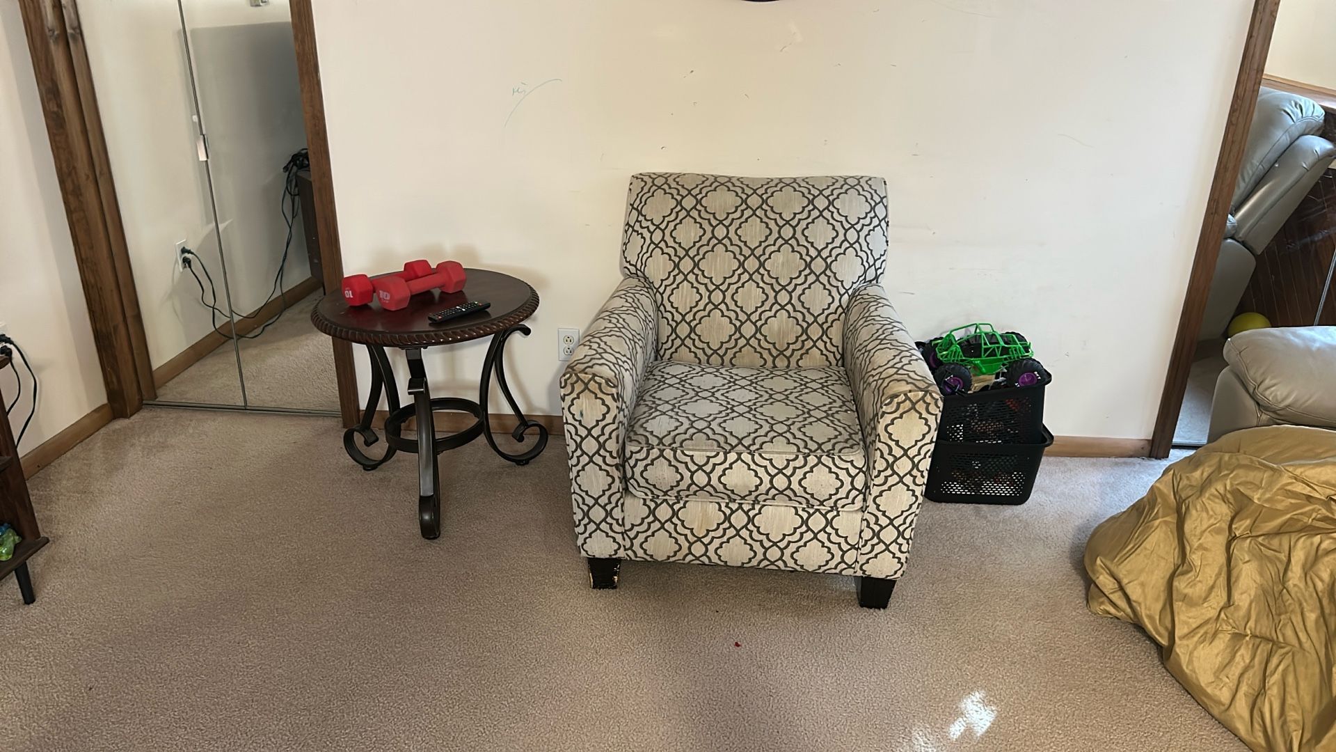 Round Table With Sofa Chair 