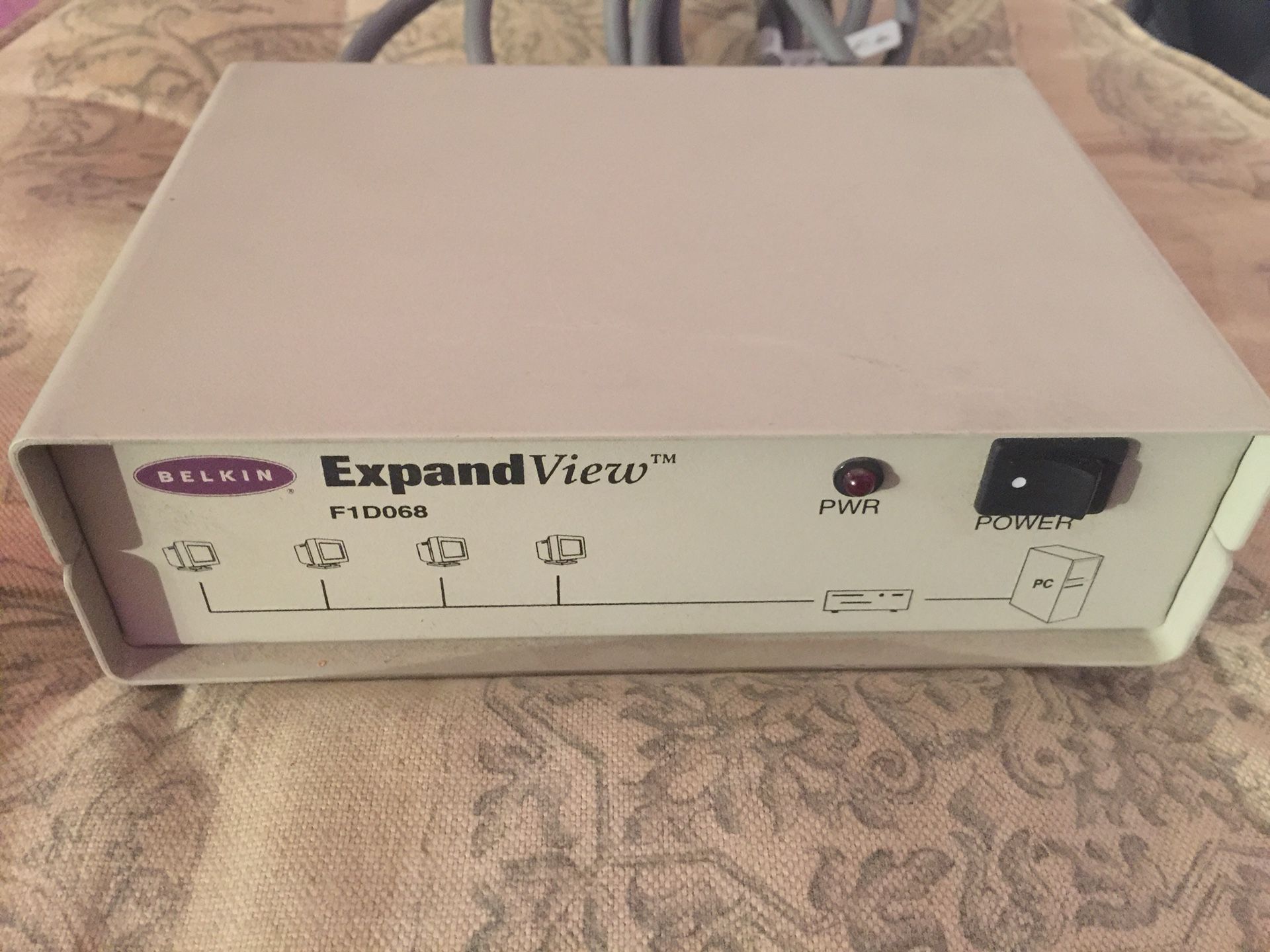 PC Video Splitter & Amplifier - Belkin ExpandView Model F1D068 - 4 Screen