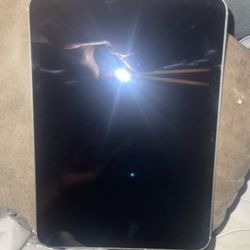 (silver) wifi and cellular Ipad 10th generation running IOS 17.0.1