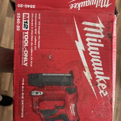 Milwaukee M23 12 Gauge Pin Nailer 