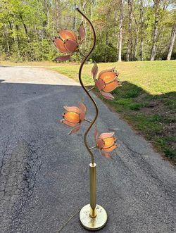 VINTAGE LOTUS LAMP. DELIVERY AVAILABLE