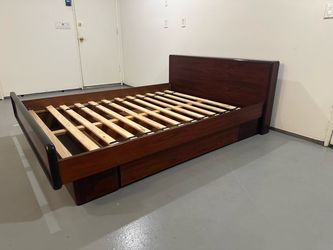 Queen Bed by Brouer