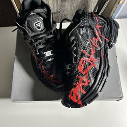 Balenciagas Black Runners