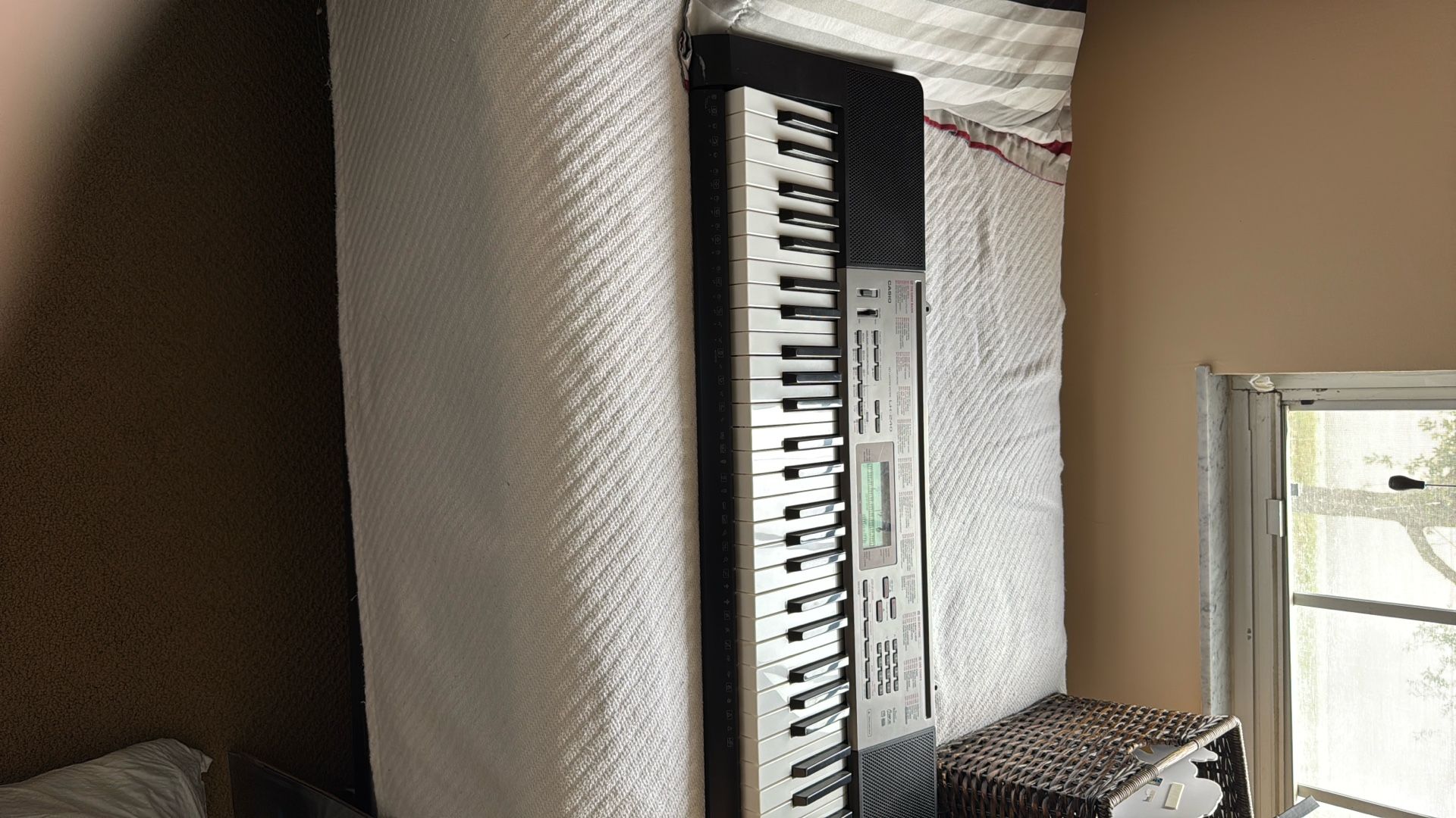Casio LK-240 Keyboard