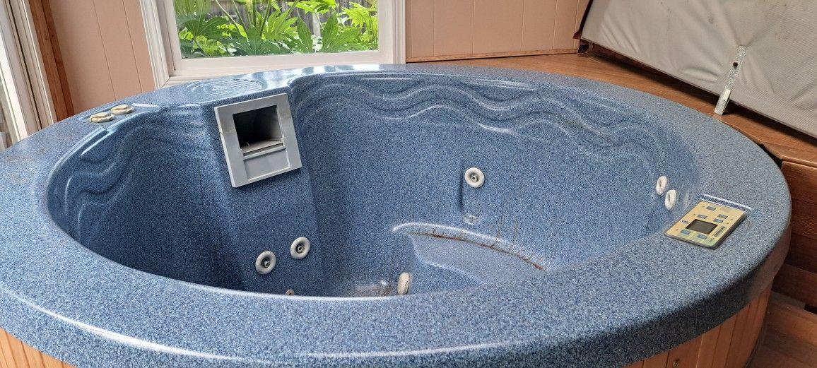 Sonoma Spas Hot Tub