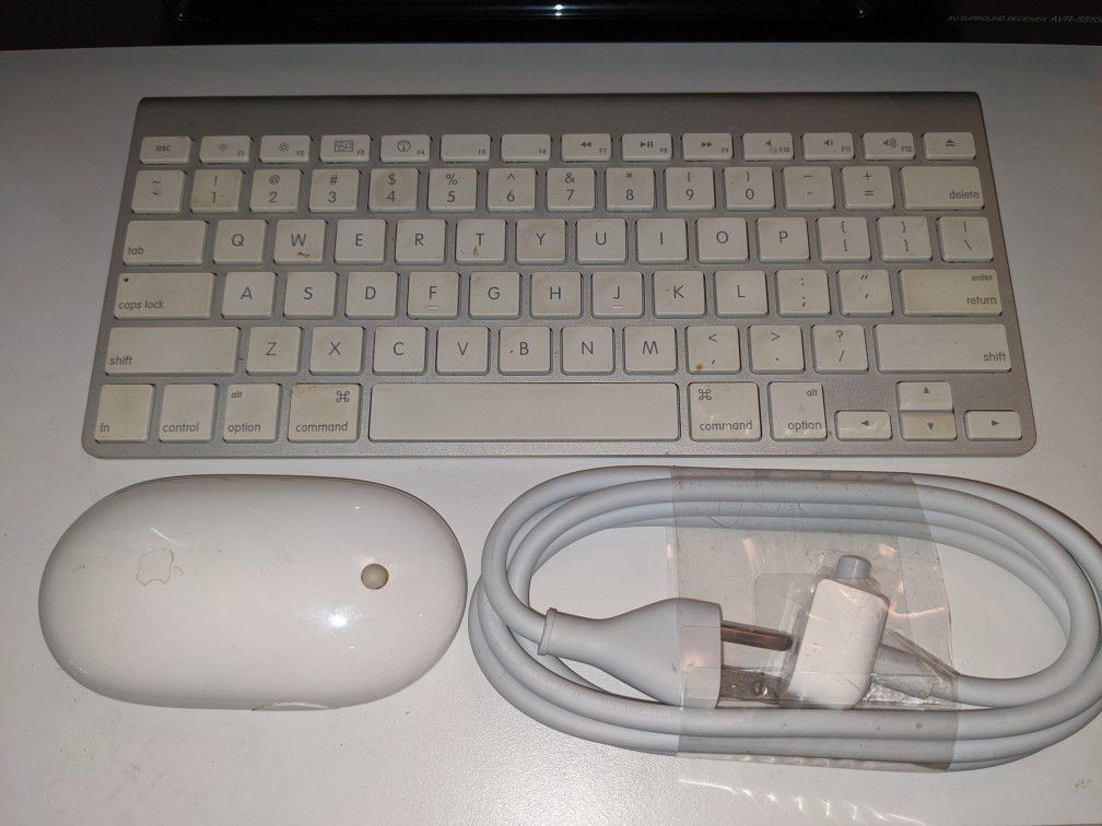 Apple Keyboard (A1255)/Mouse/Power Cable 